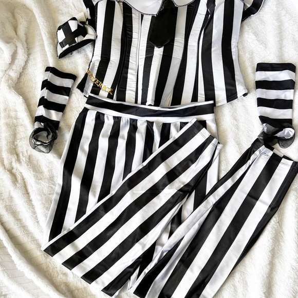 Beetlejuice Halloween Costume - Picture 5 of 6